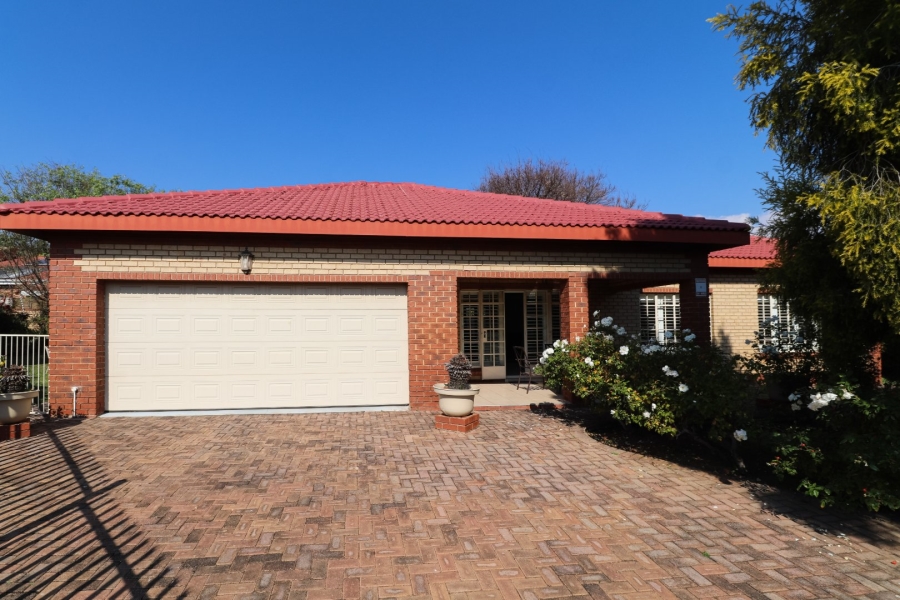 2 Bedroom Property for Sale in Flamwood North West